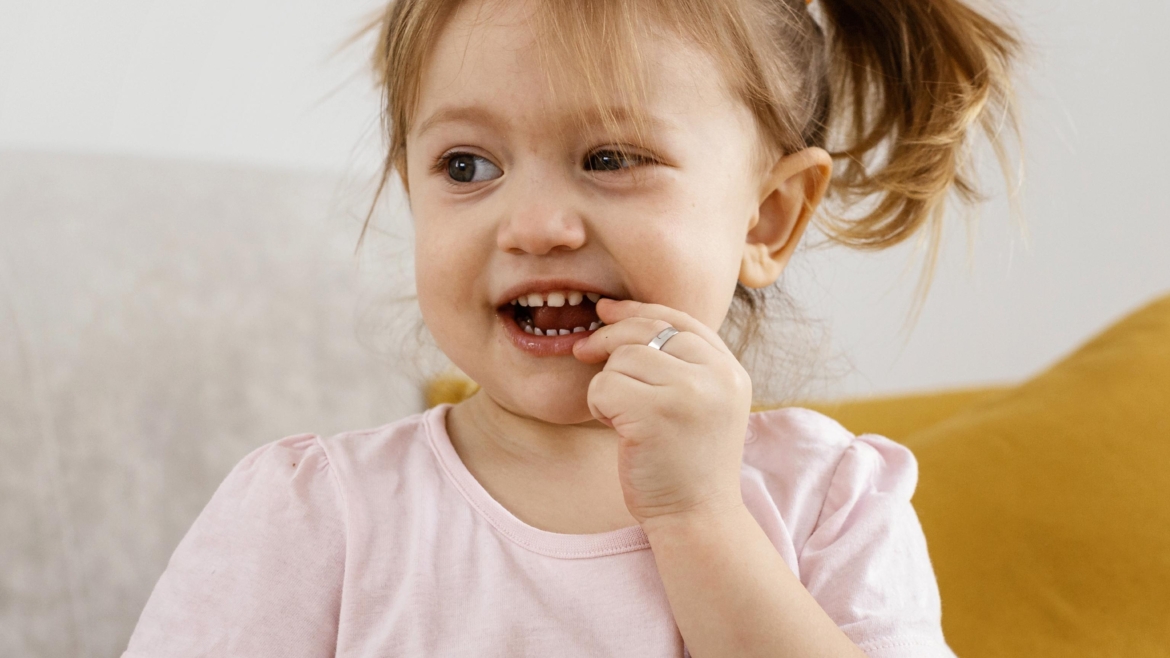 Denti da latte che non cadono: cosa fare e quando rivolgersi al dentista