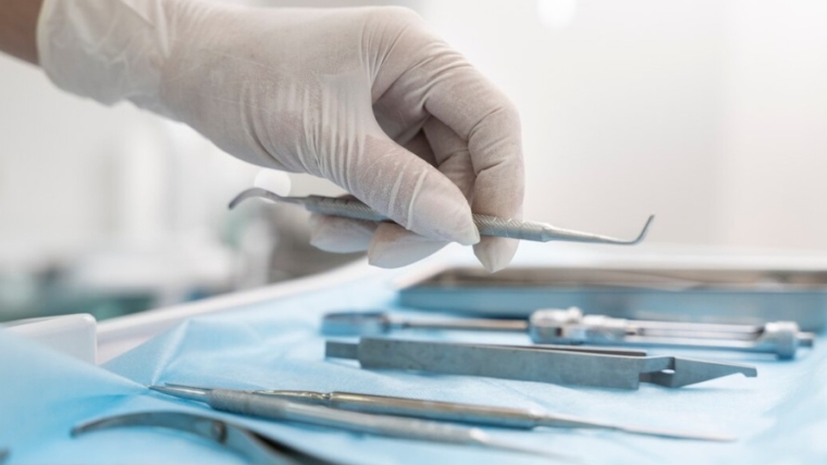 Come si chiamano gli strumenti dei dentisti?